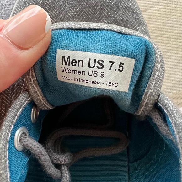 Vans: Gray/White houndstooth Lace Ups: Men 7.5 : Women 9 - Picture 7 of 7